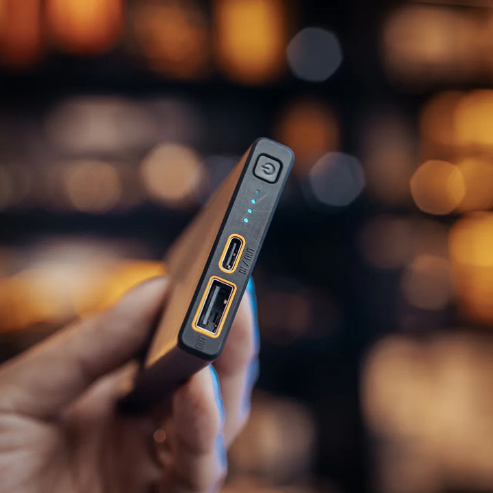 CARBO 10000 Carbon Fiber Energy Brick (10,000mAh 3A)