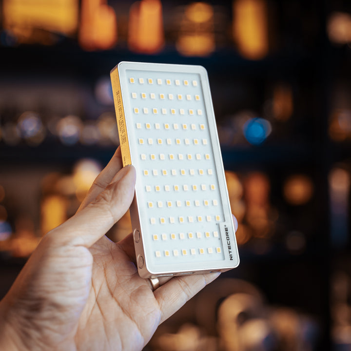 SCL10 - 2-in-1 Light & Power Bank (10,000mAh 18W)