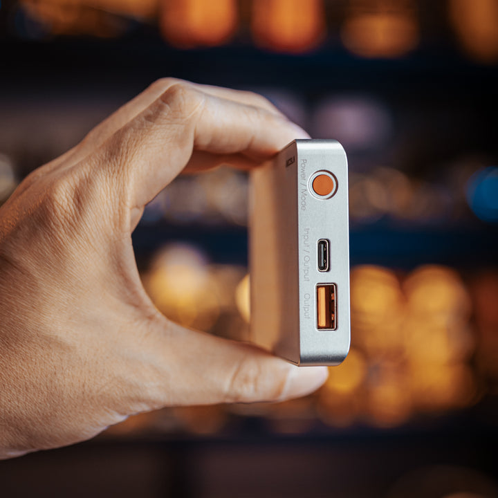 SCL10 - 2-in-1 Light & Power Bank (10,000mAh 18W)