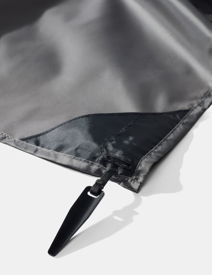 Matador Pocket Blanket™ 4.0 - 160 x 110cm in Blue - close-up of pocket blanket corner stake on a white background