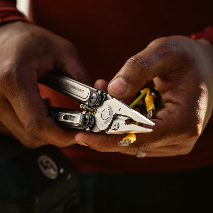 Leatherman ARC - deploying the tools by hand - Nitecore Singapore