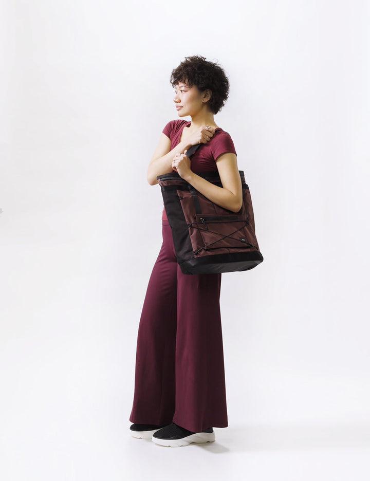 Matador 24L Tote Pack in Garnet - on-model video