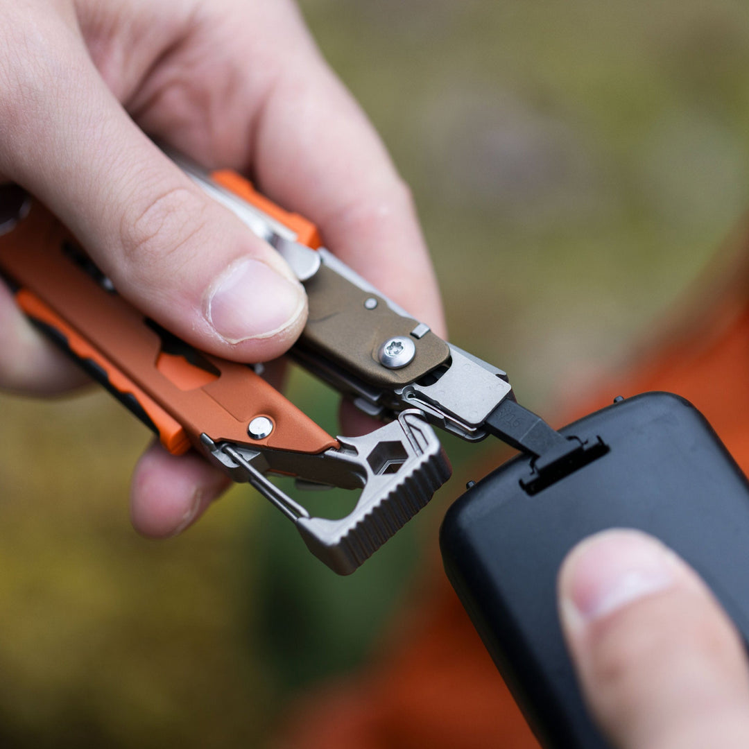 Leatherman Signal - bit driver work in the field, Mesa Verde - Nitecore Singapore