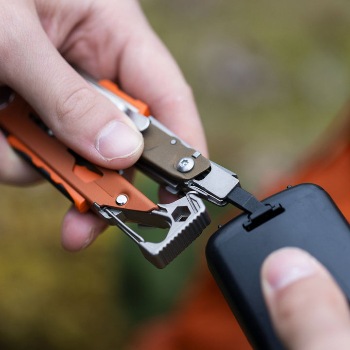 Leatherman Signal - bit driver work in the field, Mesa Verde - Nitecore Singapore