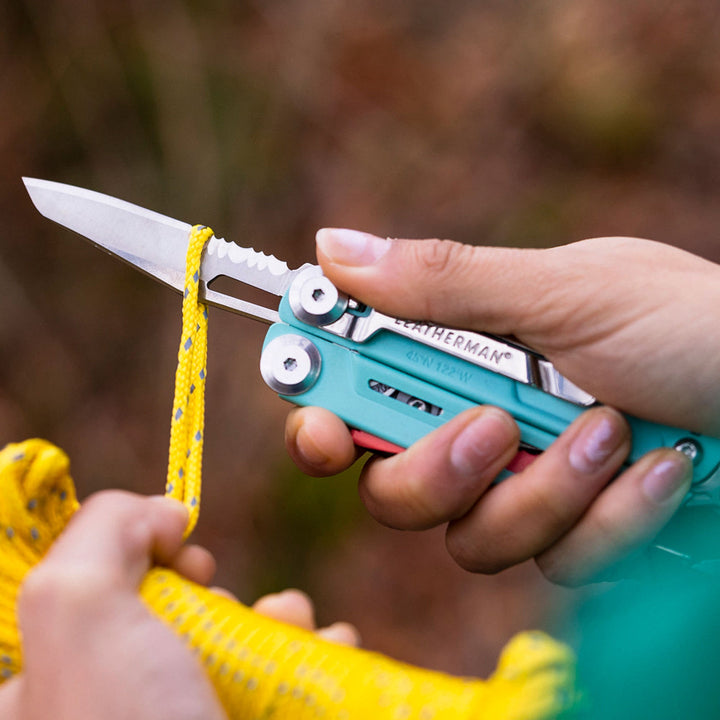 Leatherman Signal - serrated combo blade cutting paracord - Nitecore Singapore
